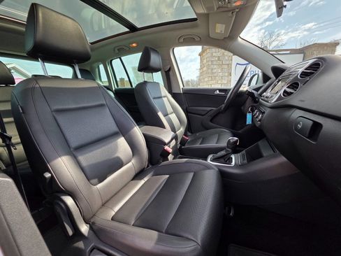Used 2012 Volkswagen Tiguan SE image 9