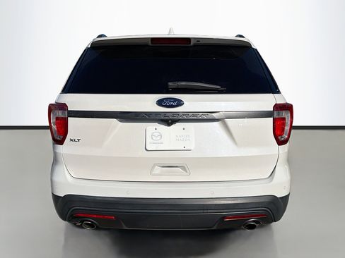 Used 2017 Ford Explorer XLT w/ Equipment Group 202A image 4