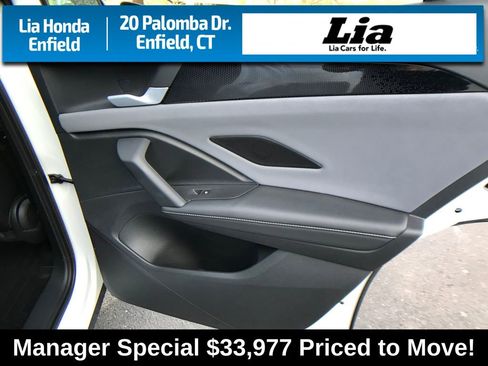 Used 2025 Volkswagen Tiguan SE R-Line image 31