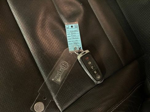 Used 2015 Ford Taurus Limited w/ Equipment Group 301A image 38