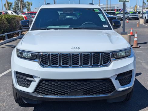 New 2025 Jeep Grand Cherokee Laredo w/ Luxury Tech Group I image 6