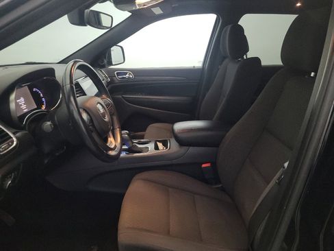 Used 2019 Jeep Grand Cherokee Laredo RWD image 17