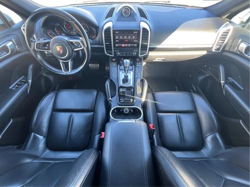 Used 2017 Porsche Cayenne S image 2