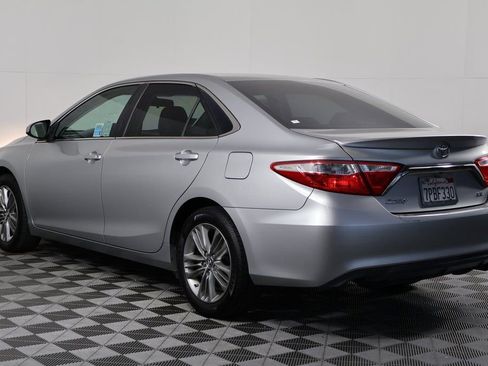 Used 2016 Toyota Camry SE image 6