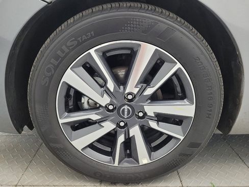 Used 2023 Nissan Versa SV FWD image 31