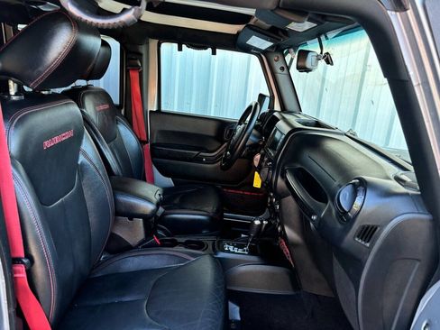 Used 2018 Jeep Wrangler Unlimited Rubicon AWD/4WD image 25