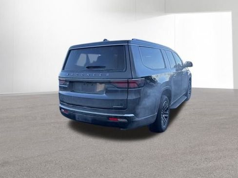 Used 2024 Jeep Wagoneer L Series II w/ Flexible Seating Group image 9