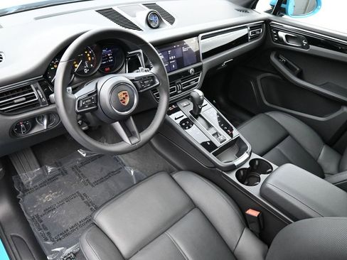 Used 2023 Porsche Macan image 4