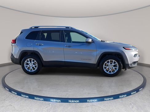 Used 2017 Jeep Cherokee Latitude image 5