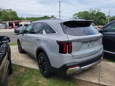 Used 2025 Kia Sorento S FWD image 3