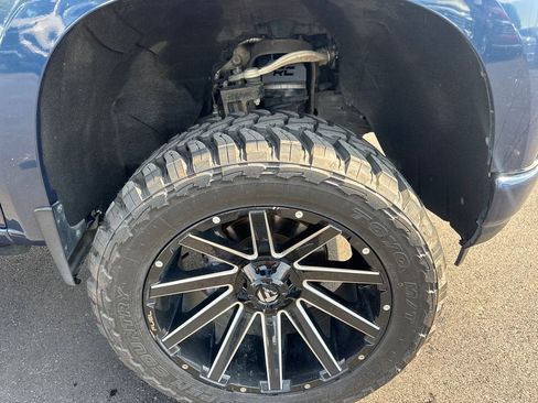 Used 2019 Chevrolet Silverado 1500 High Country w/ Technology Package AWD/4WD image 13