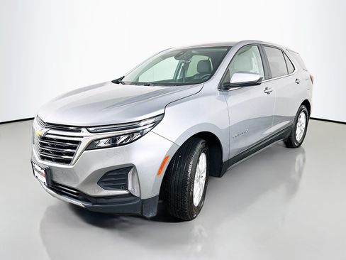 Used 2024 Chevrolet Equinox LT FWD image 3