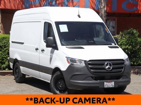 Used 2025 Mercedes-Benz Sprinter 2500 image 2