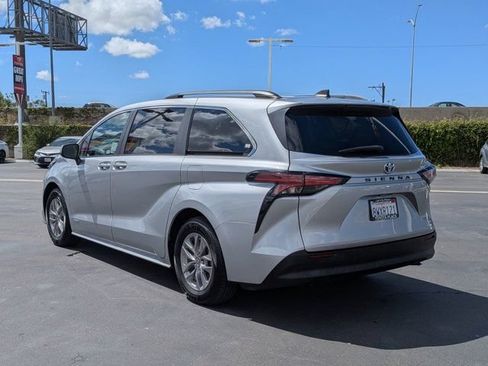 Used 2021 Toyota Sienna LE FWD image 10