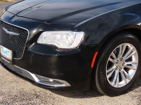 Used 2017 Chrysler 300 Limited w/ Value Package image 3
