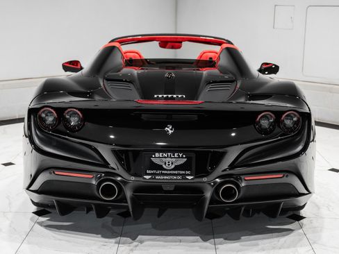 Used 2021 Ferrari F8 Tributo RWD image 8