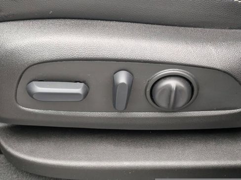 Used 2022 GMC Terrain SLT image 17