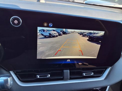 Used 2026 Chevrolet Equinox LT FWD image 5