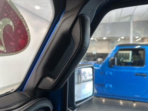 Used 2024 Jeep Wrangler Unlimited Rubicon image 32