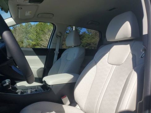 Certified 2025 Kia Sorento S FWD image 13