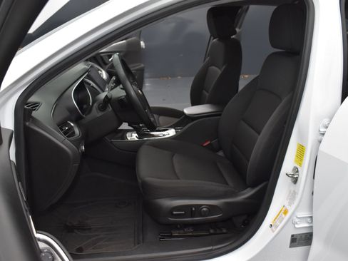 Used 2023 Chevrolet Malibu RS image 23