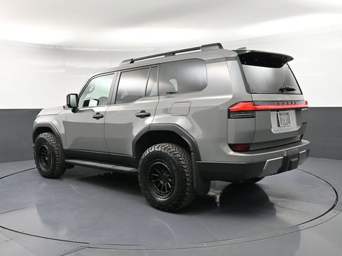 Used 2024 Lexus GX 550 AWD/4WD image 3