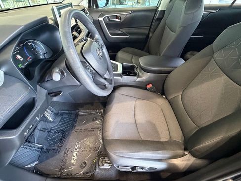Used 2025 Toyota RAV4 XLE image 19