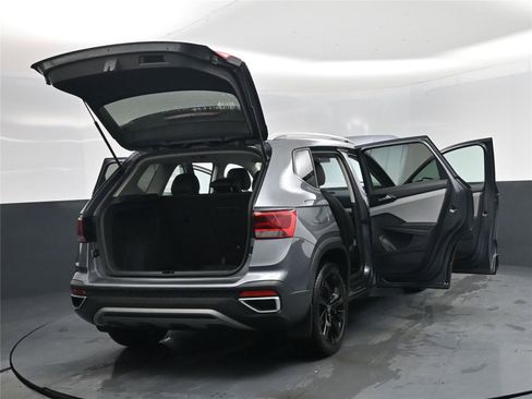 Used 2023 Volkswagen Taos SE image 19