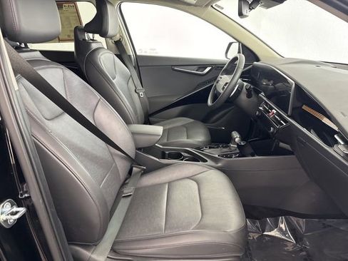 Certified 2025 Kia Niro SX image 22