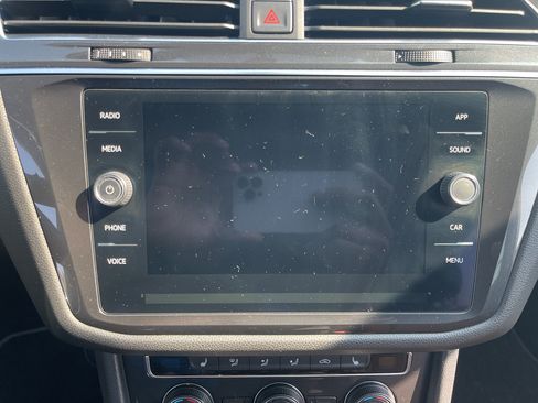 Used 2018 Volkswagen Tiguan SE FWD image 8