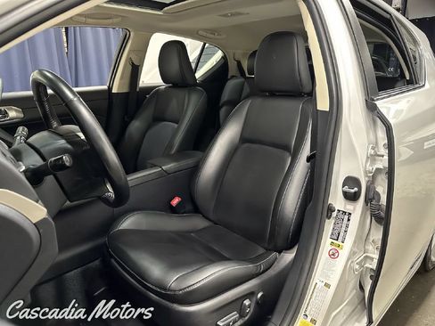 Used 2015 Lexus CT 200h w/ Seat Comfort Package FWD image 8