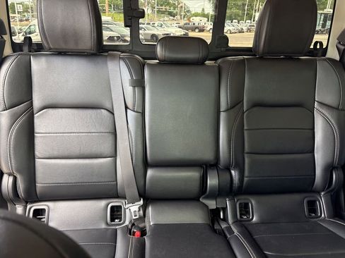 Used 2020 Jeep Gladiator Overland AWD/4WD image 9