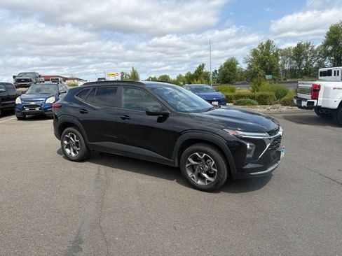 Used 2024 Chevrolet Trax LT FWD image 3