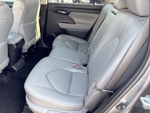 Certified 2024 Toyota Highlander XLE FWD image 46