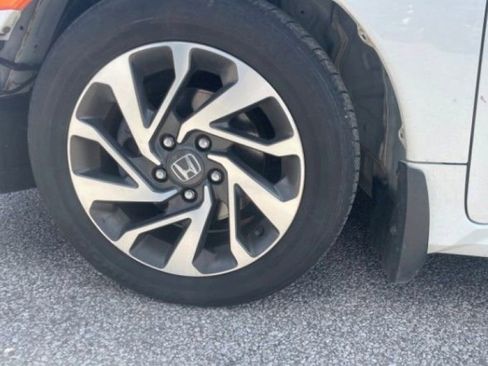 Used 2017 Honda Civic EX image 4