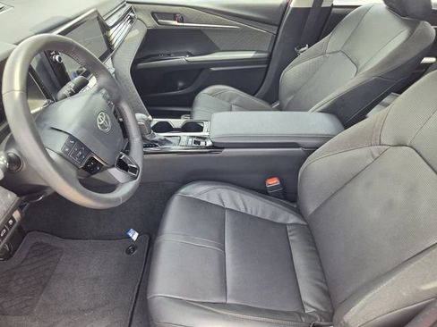 Used 2025 Toyota Camry XLE FWD image 11