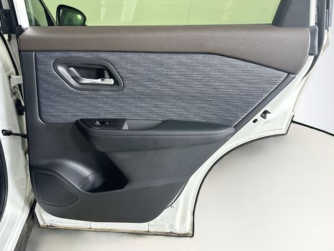 Used 2023 Nissan Rogue SV FWD image 28