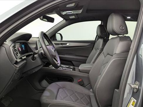 Used 2024 Volkswagen Atlas Cross Sport SE w/ Panoramic Sunroof Package FWD image 14