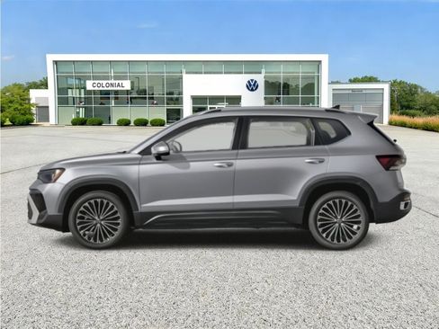 New 2026 Volkswagen Taos SE image 6