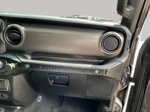 Used 2019 Jeep Wrangler Sport AWD/4WD image 26