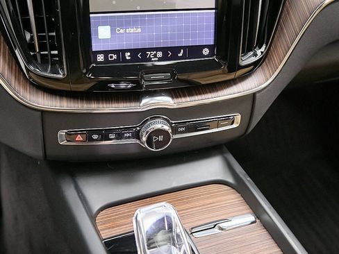 Certified 2023 Volvo XC60 B5 Ultimate w/ Climate Package image 20