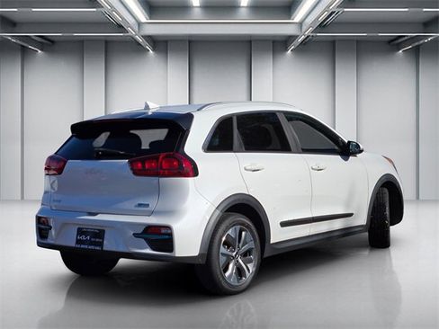 Certified 2022 Kia Niro EX image 4