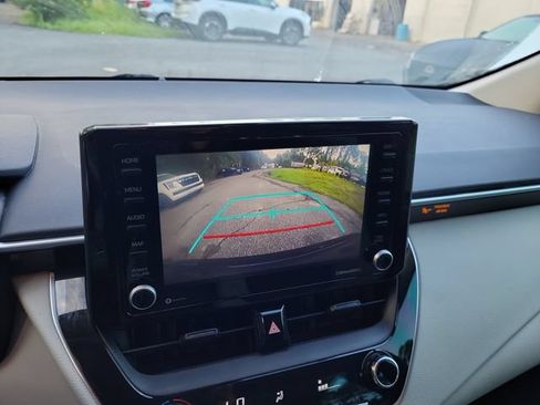Used 2022 Toyota Corolla LE FWD image 28