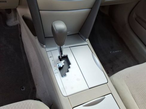 Used 2010 Toyota Camry LE FWD image 34