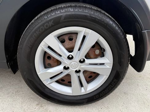 Used 2018 Nissan Kicks S image 21