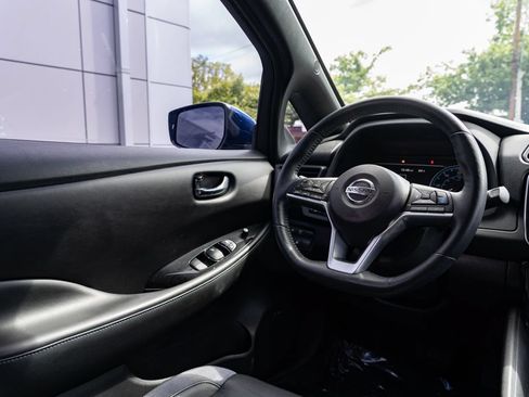 Used 2018 Nissan Leaf SL w/ SL Technology Package FWD image 11