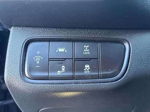 Used 2019 Hyundai Santa Fe SE image 20