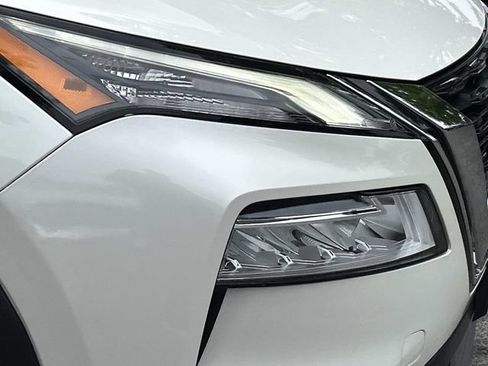 Used 2022 Nissan Rogue SV AWD/4WD image 10