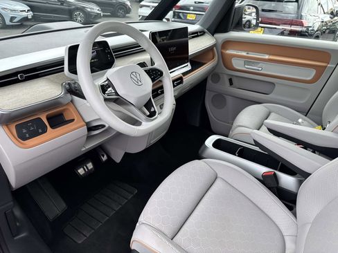 Certified 2025 Volkswagen ID. Buzz 1st Edition AWD/4WD image 13