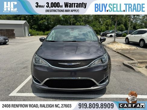 Used 2019 Chrysler Pacifica Touring-L FWD image 8